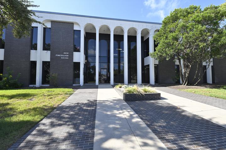 Finesilver Building — Colonnade entrance
